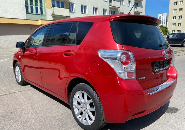 Toyota Verso cena 38999 przebieg: 126974, rok produkcji 2012 z Gdańsk małe 56